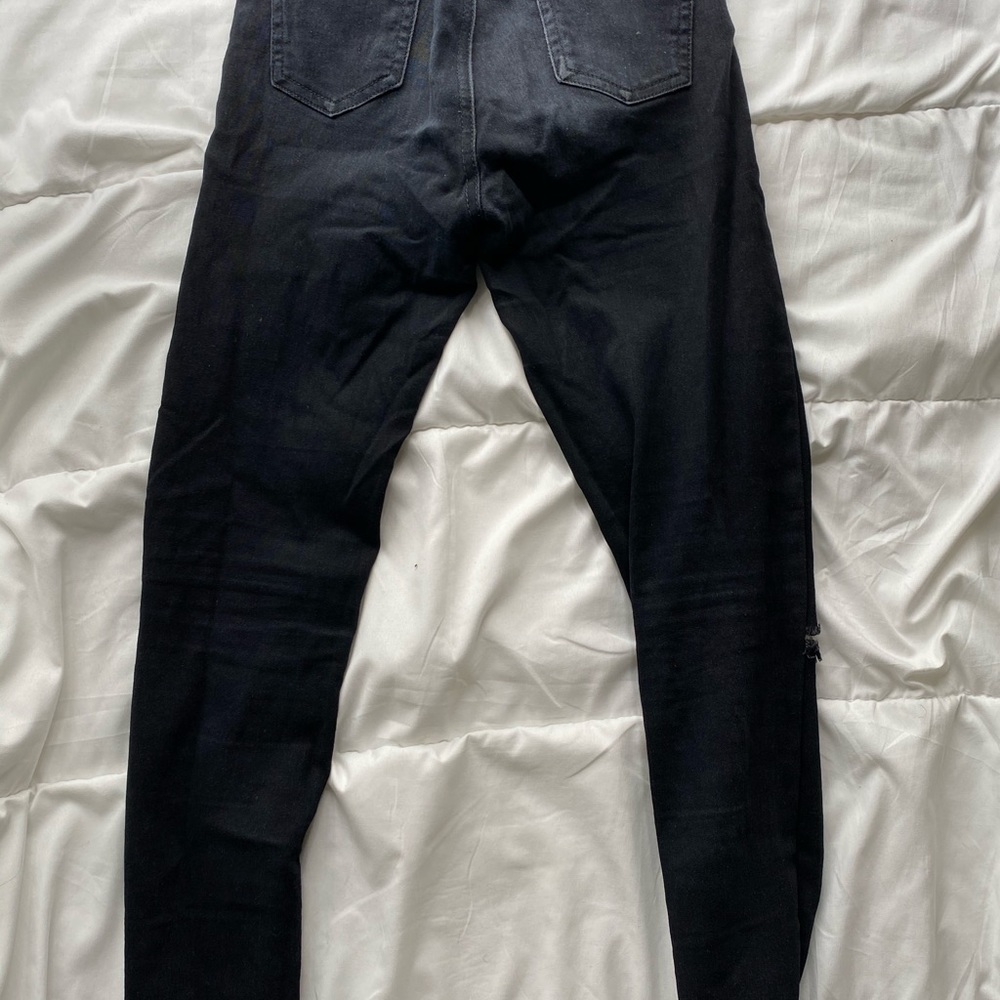 Black ripped skinny jeans